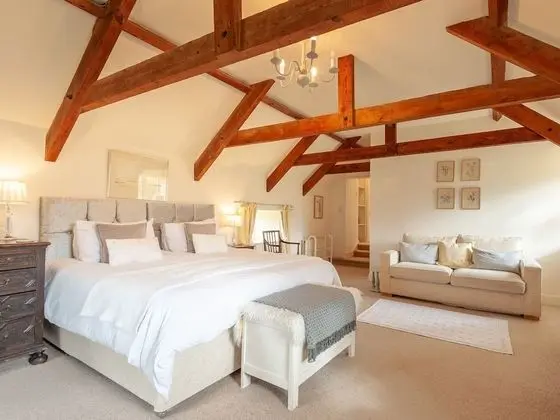 King Room Ensuite (With Shower)