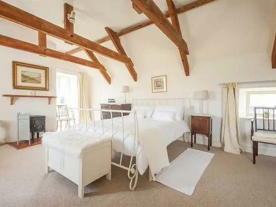 King Room Ensuite (With Shower)