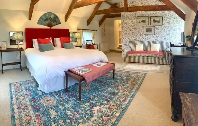 King Room Ensuite (With Shower)