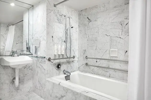 Oda, 2 Büyük (Queen) Boy Yatak (Mobility/Hearing Accessible, Tub)