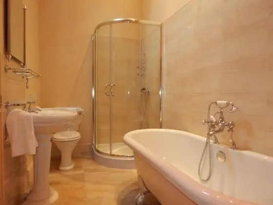 Tek Büyük Yataklı Oda (Beaumont Four Poster)