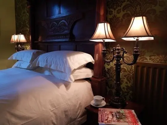 Tek Büyük Yataklı Oda (Bellevue Four Poster)