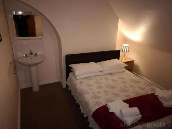 Tek Kişilik Oda, Ortak Banyo