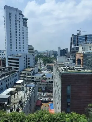 Junior Süit, 1 En Büyük (King) Boy Yatak, Şehir Manzaralı, Havuz Kenarı
