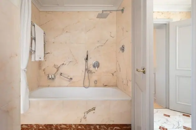 Çatı Katı Süiti (Penthouse), 1 En Büyük (King) Boy Yatak, Teras