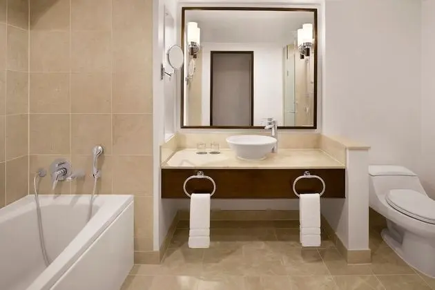 Oda, 2 Büyük (Queen) Boy Yatak, Balkon, Kısmi Deniz Manzarası