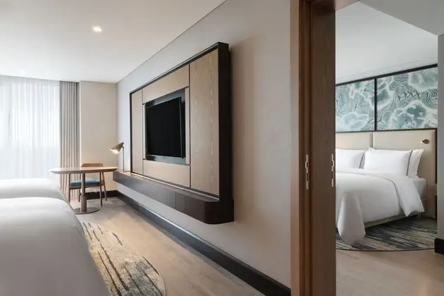 Deluxe Room, 1 King Bed, Non Smoking, City View