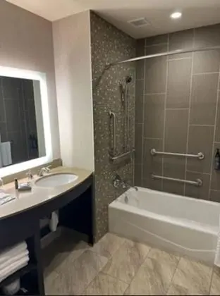 Traditional Oda, 1 En Büyük (King) Boy Yatak (Mobility/Hearing Accessible, Tub)