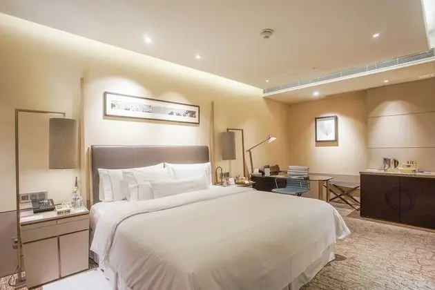 Oda, 1 En Büyük (King) Boy Yatak, Sigara İçilebilir, Şehir Manzaralı