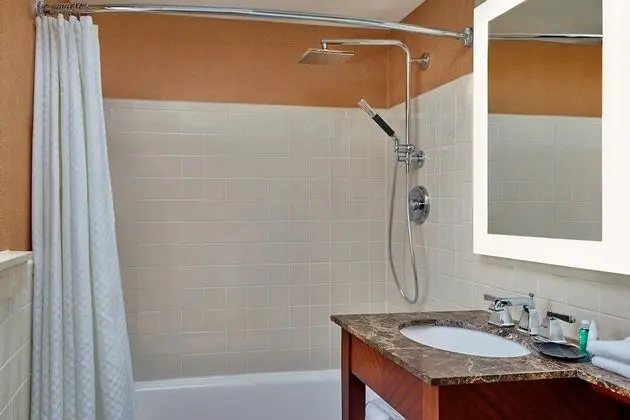 Oda, 1 Çift Kişilik Yatak, Şehir Manzaralı