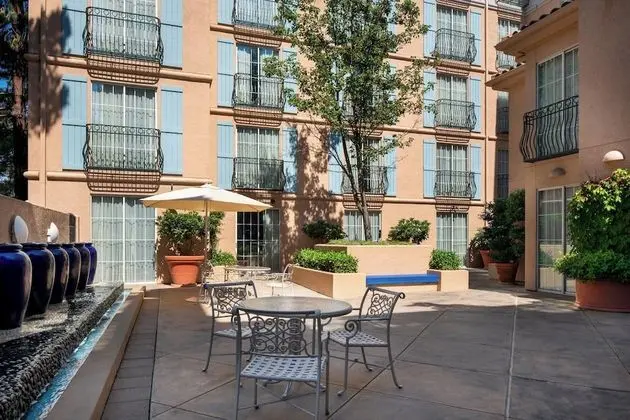 Süit, 1 En Büyük (King) Boy Yatak, Avlu Manzaralı (Mobility Accessible, Tub)