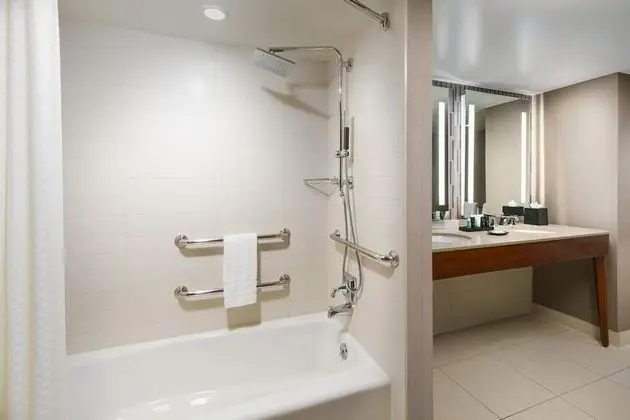 Oda, 2 Çift Kişilik Yatak, Şehir Manzaralı (Hearing Accessible)