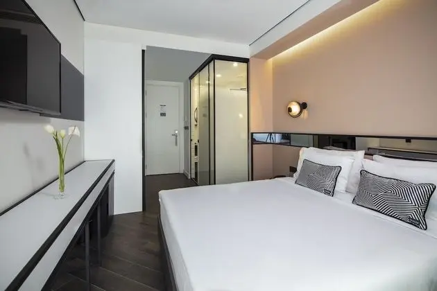 Standard Queen Room