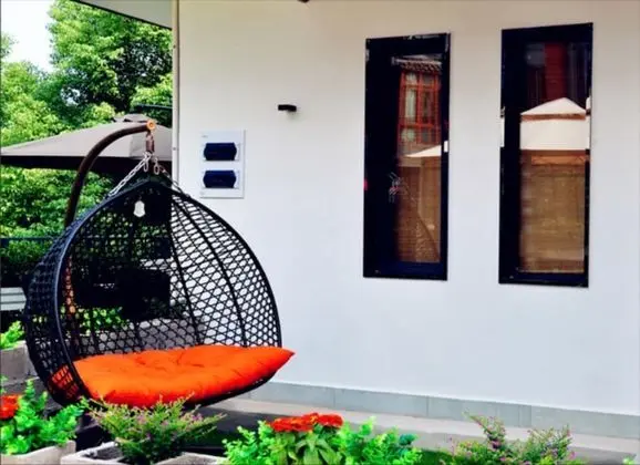 Family Oda, Bahçe Manzaralı