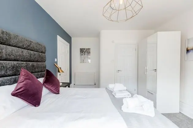 Deluxe Tek Büyük Yataklı Oda (with Shower)
