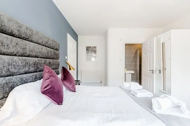 Deluxe Tek Büyük Yataklı Oda (with Shower)