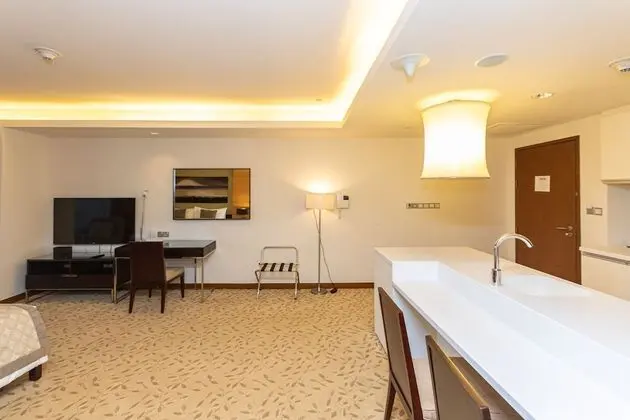 King Studio Apartment