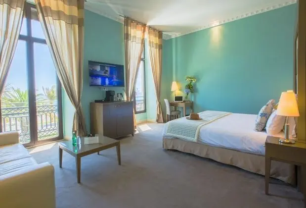 Junior Süit, 1 En Büyük (King) Boy Yatak ve Çekyat, Deniz Manzaralı