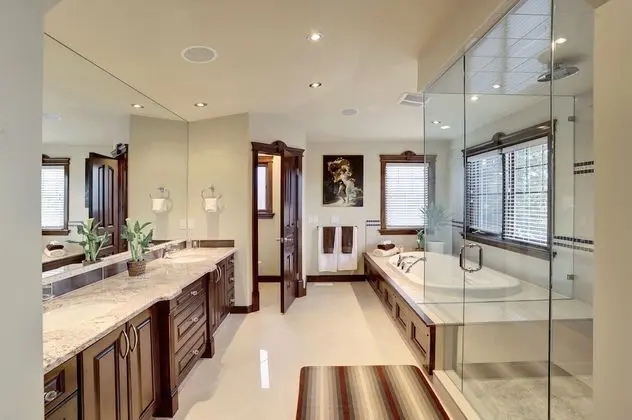 Luxury King Suite with Spa Bath, Multi-Jet Shower, and Fireplace