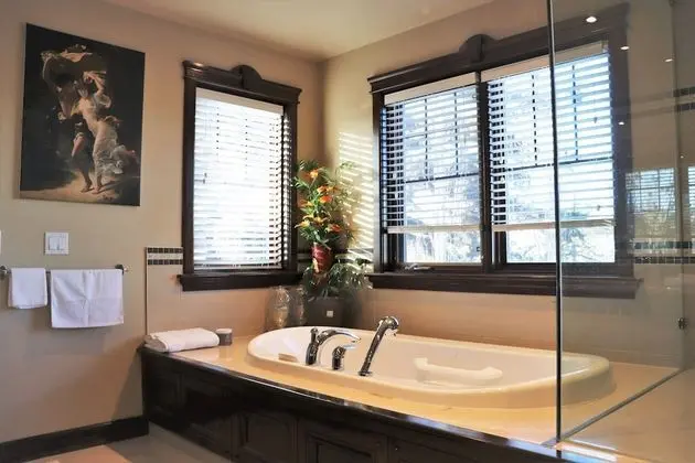 Luxury King Suite with Spa Bath, Multi-Jet Shower, and Fireplace