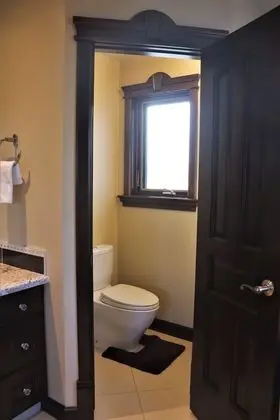 Luxury King Suite with Spa Bath, Multi-Jet Shower, and Fireplace