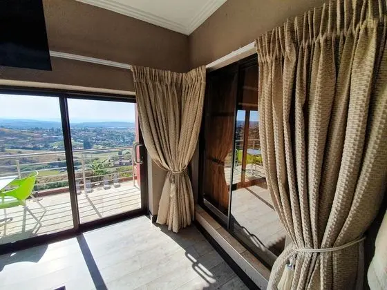 Deluxe Oda, 1 Büyük (Queen) Boy Yatak, Balkon, Dağ Manzaralı