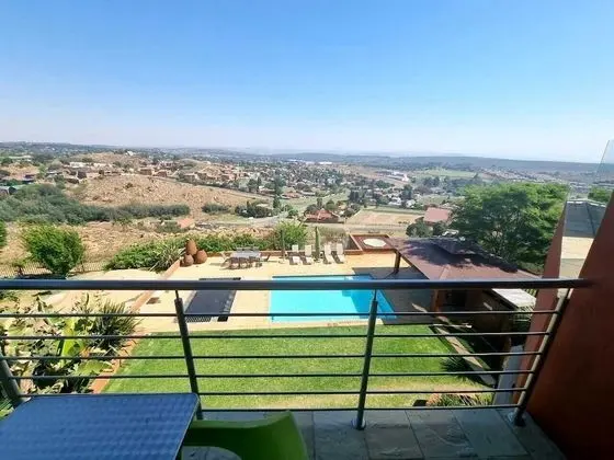 Deluxe Oda, 1 Büyük (Queen) Boy Yatak, Balkon, Dağ Manzaralı