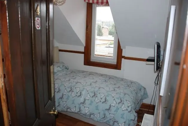 Tek Kişilik Oda, Ortak Banyo