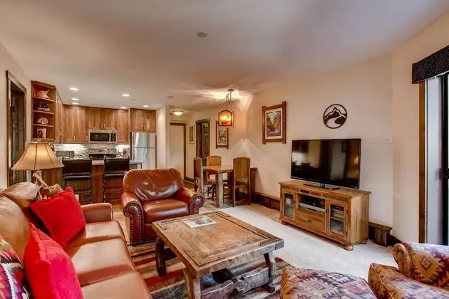 Daire, 1 En Büyük (King) Boy Yatak ve Çekyat (Westwind 108 2BD 2BA Plat. Condo)