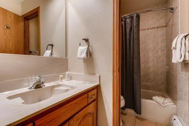 Daire, 1 En Büyük (King) Boy Yatak ve Çekyat (Westwind 206 2BD 2BA Gold Condo)