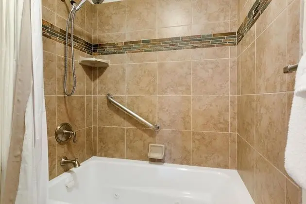 Daire, 1 En Büyük (King) Boy Yatak ve Çekyat (Westwind 207 2BD 2BA Plat Condo)