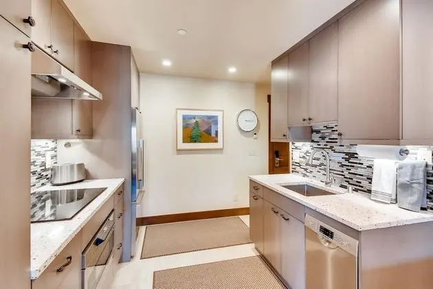 Daire, 1 Büyük (Queen) Boy Yatak ve Çekyat (Westwind 303 1BD 1BA Plat. Condo)