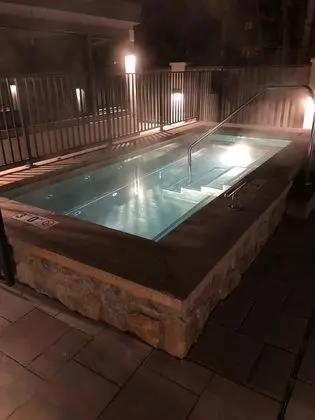Daire, 1 Büyük (Queen) Boy Yatak ve Çekyat (Westwind 303 1BD 1BA Plat. Condo)
