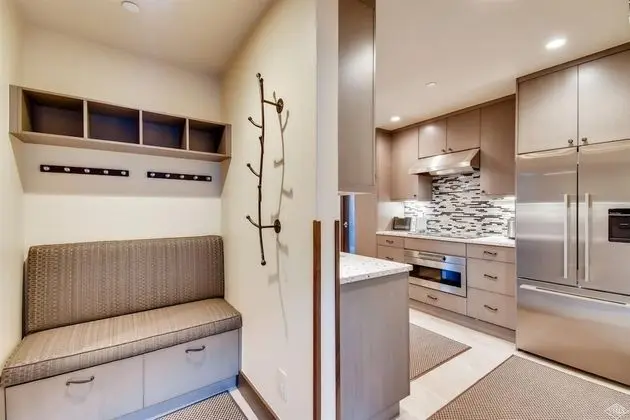 Daire, 1 Büyük (Queen) Boy Yatak ve Çekyat (Westwind 303 1BD 1BA Plat. Condo)