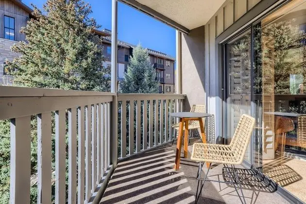 Daire, 1 En Büyük (King) Boy Yatak ve Çekyat (Westwind 307 2BD 2BA Plat. Condo)