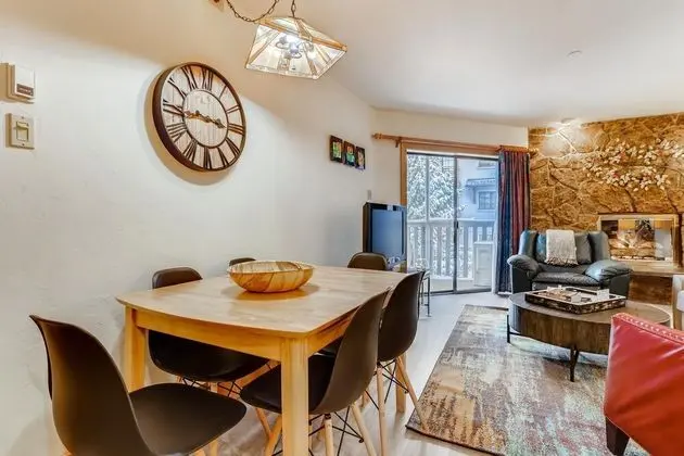 Daire, 1 En Büyük (King) Boy Yatak ve Çekyat (Westwind 308 2BD Gold Condo with A-C)