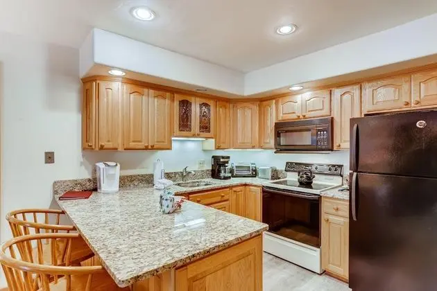 Daire, 1 En Büyük (King) Boy Yatak ve Çekyat (Westwind 308 2BD Gold Condo with A-C)