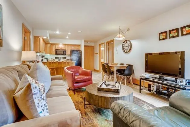 Daire, 1 En Büyük (King) Boy Yatak ve Çekyat (Westwind 308 2BD Gold Condo with A-C)