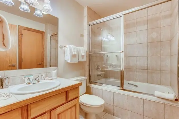 Daire, 1 En Büyük (King) Boy Yatak ve Çekyat (Westwind 308 2BD Gold Condo with A-C)
