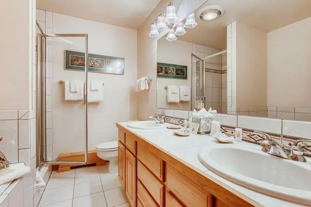Daire, 1 En Büyük (King) Boy Yatak ve Çekyat (Westwind 308 2BD Gold Condo with A-C)