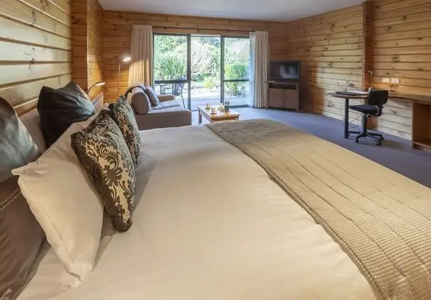 Design Tek Büyük veya İki Ayrı Yataklı Oda (Coach Suite)