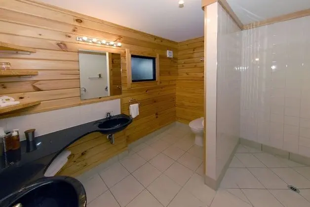 Design Tek Büyük veya İki Ayrı Yataklı Oda (Coach Suite)