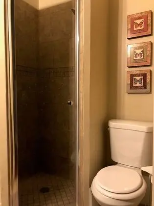 Tek Büyük Yataklı Oda, Ortak Banyo (Trolley Stop Creole)
