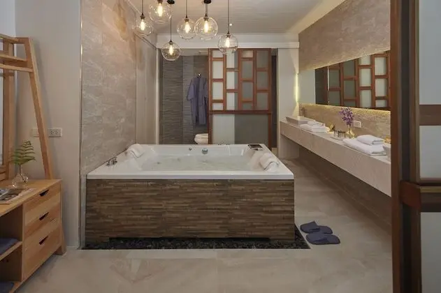 Jacuzzi Deluxe Room - Transfer from Hua Hin Airport