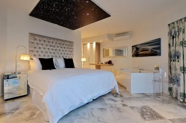 Superior Oda, Deniz Manzaralı (ground floor, access to pool deck)