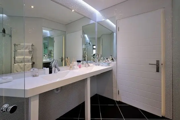 Superior Oda, Deniz Manzaralı (ground floor, access to pool deck)