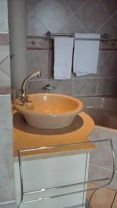 Tek Büyük Yataklı Oda, Ortak Banyo