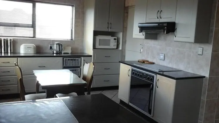 Tek Büyük Yataklı Oda, Sigara İçilmez, Ortak Banyo
