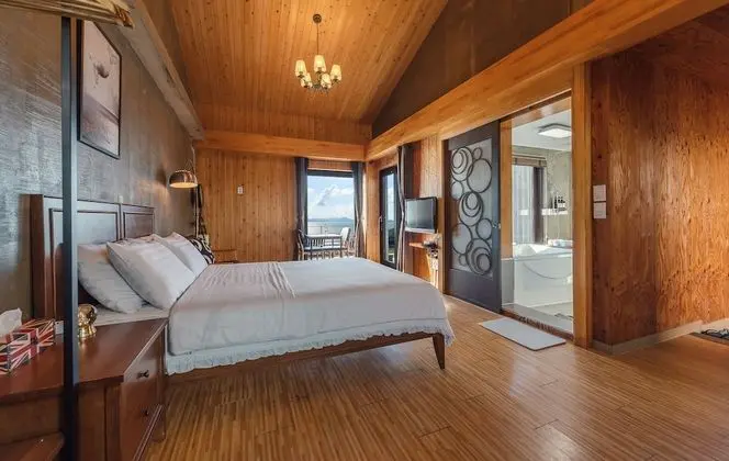 Deluxe Tek Büyük Yataklı Oda, Jakuzi, Okyanus Manzaralı (MobyDick)