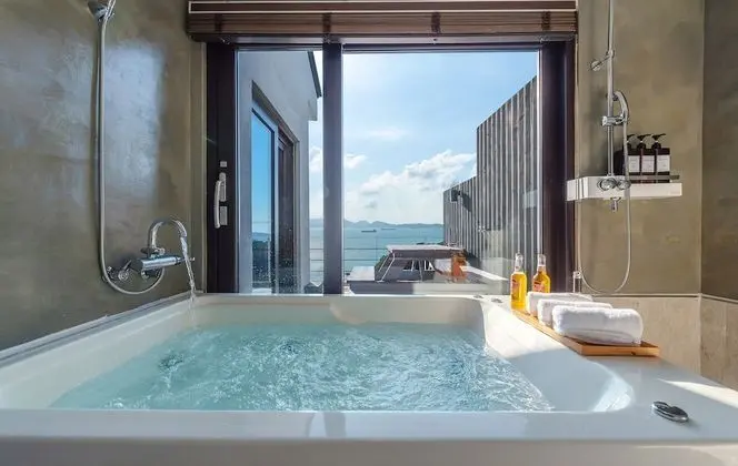 Deluxe Tek Büyük Yataklı Oda, Jakuzi, Okyanus Manzaralı (MobyDick)